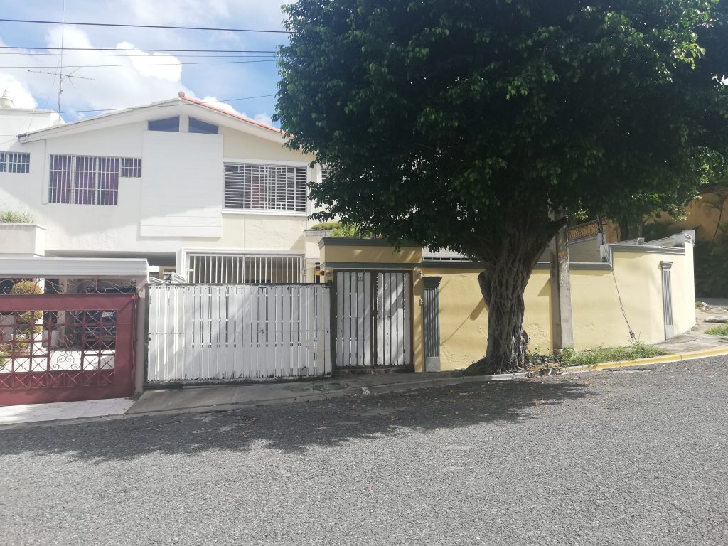 Twostory residence in Arroyo Hondo, Santo Domingo, National District